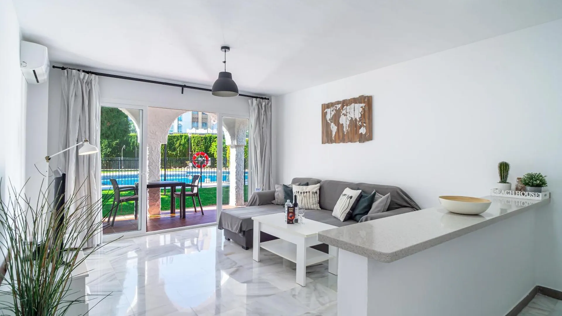 Rio Marinas Apartments Casasol ネルハ